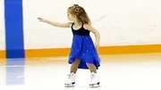 史上最萌花样滑冰 3岁小萝莉冰上秀绝技