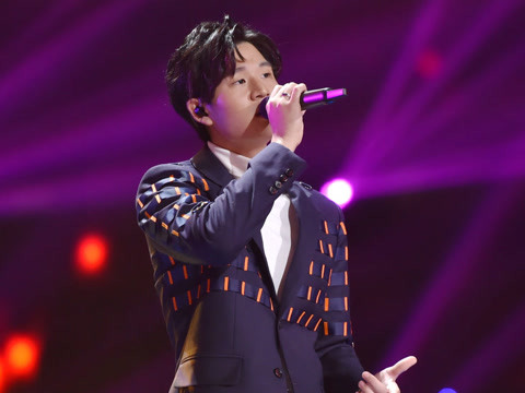 浙江卫视天赐的声音:       【#梦想的声音# 周兴哲终于