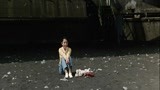 朋友在岸边嘲笑聋哑人冲浪    为何却突然变了表情？