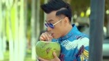 《追捕者》肖扬喝椰子解暑付“china 币”