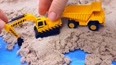 小型挖掘机与铰接式自卸车玩具功能展示