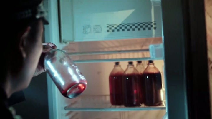 罪犯竟然在冰箱里放满鲜血!过于惊悚引起不适!