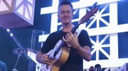 Biquini Cavadão - Entre Beijos e Mais Beijos (Vídeo Ao Vivo) Biquini Cavadão - Entre Beijos e Mais Beijos (Vídeo Ao Vivo)