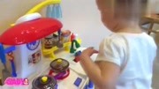 小萝莉的巨型玩具厨房，煮饭给宝宝吃