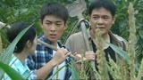中国神探：女子掰开生玉米，居然直接就啃了起来