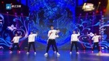 中国梦想秀：学生团双节棍表演，周立波一眼看出问题，果然老江湖