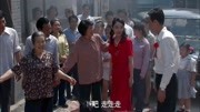 正阳门下:蔡晓丽嫁给了程建军,穿上红嫁衣的一幕,美丽至极第1集正阳门下:蔡晓丽嫁给了程建军,穿上红嫁衣的一幕,美丽至极片花完整版视频在线观...