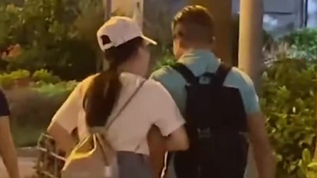 偷拍 深夜公园散步好浪漫 郭富城方媛懒理偷拍享受二人世界 (2019) あらすじ 完全 日本語字幕 – iQIYI | iQ.com