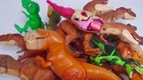 玩具箱，很多霸王龙恐龙，侏罗纪世界施莱希恐龙玩具
