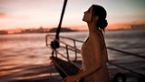 迪丽热巴《慢游全世界》惊喜圆梦，时隔12年的浪漫，婚纱造型太