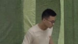 男子闯关游刃有余 可惜没到终点就落水