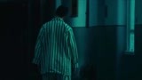 午夜微博：小伙午夜被附身走到修理厂，摄影师的反应绝了！