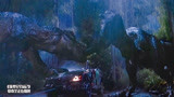 侏罗纪公园22：男人为救同伴，自己被恐龙撕成两半，实惨了！