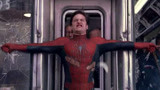 蜘蛛侠2：蜘蛛侠这段拉火车，真是难以超越！众人齐心协力接住他