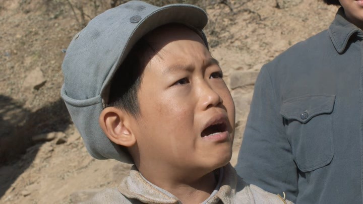《啊摇篮》葫芦从草垛里出来 葫芦担心妈妈不喜欢他了