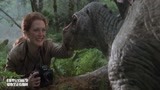 侏罗纪公园2：莎拉为恐龙照片，近距离抚摸恐龙，被大恐龙袭击了