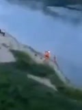 湖南湘乡一对父女溺水身亡，知情者：事发时父亲正教12岁女儿游泳-资讯-搜索最新资讯-爱奇艺