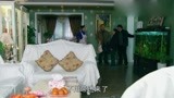 喜临门：农村公婆进趟城，城里儿媳嫌埋汰，家里的沙发还要加一层