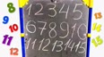 萌宝在黑板上写数字