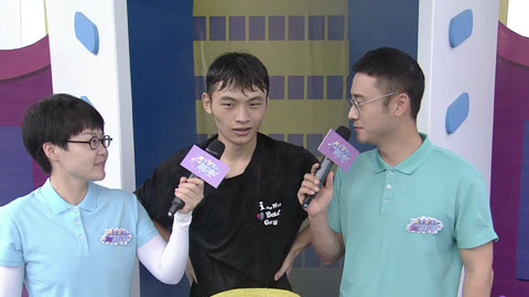 恐高男生克服恐惧勇闯关 美少女冲关王遗憾落水