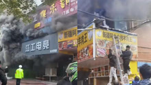 江西新余39死火灾现场：多人从2楼爬窗逃生，事发地紧邻一所高校