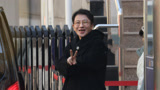 刘谦又来央视春晚了，现身彩排多次招手比耶，网友：和小尼合作
