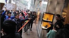 香港数十人骂内地游客 警方称依法处理