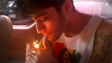 One Direction两名成员吸食大麻视频曝光