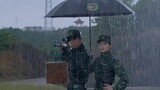《反恐特战队》美女教官为朱雨辰打伞