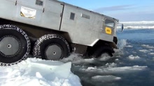 怪兽级越野车将征战北极 实拍雪地狂飙冰河冲浪