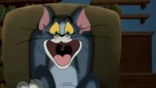 搞笑动画猫和老鼠：汤姆猫和杰瑞在家里看鬼片