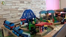 大桌子托马斯火车铁路玩具，托马斯坦克引擎和幻想玩具