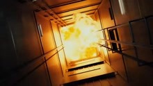 电影：摩天大楼发生火灾，人们争前恐后挤电梯，殊不知里面是地狱