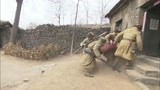 铁血战狼：日本人扫荡途中，一民女逃跑摔倒，就这样被糟蹋了