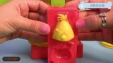 用模具彩泥制作愤怒的小鸟 搭展示台 捣蛋猪  黄色小鸟 红色小鸟