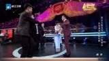 中国梦想秀：周立波看小伙围着自己跳舞，瞬间跟跳起来，够专业！