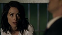 《穿越时间线》露西在牢房中得知怀亚特想救凯特 原因是因为她像自己妻子