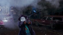 小丑掏出1米多长的左轮手枪，一枪打爆蝙蝠侠的战机！