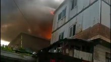 民房失火 消防紧急救援