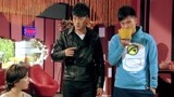《爱情公寓4》曾小贤的杯子新用法 摩卡咖啡一滴不剩
