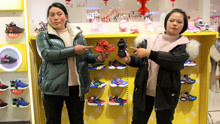 进城4：李大娘给孙子买鞋，婆媳俩因为价格互相套路，太逗了