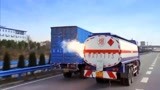 火线英雄：货车油罐车擦出火花，又和小轿车相撞，幸亏消防队长在