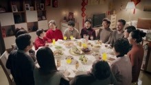 姥姥的饺子馆大结局：桂芳家大团聚，全家人坐在桌边一起过大年