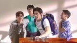 栀子花开：李帅哥跟室友去上课，他们的姿势好搞笑，却被老师训斥