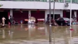 小山村遭洪水袭击 具体情况请看画面