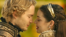 影视：国王意识到，王后的做法的正确的，俩人紧紧拥吻！
