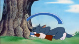 猫和老鼠：汤姆把枪管伸进树洞，不料枪眼瞄着自己屁股！