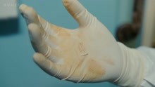 埃博拉前线19：肖远离开实验室手套破损，浑身发抖发誓不再进P3