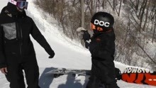 佐藤康弘主动指导滑雪，男孩拒绝与苏翊鸣同滑：我要和我朋友滑！