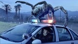 黑寡妇20年前的电影《八脚怪》，巨型蜘蛛入侵小镇，生灵涂炭。